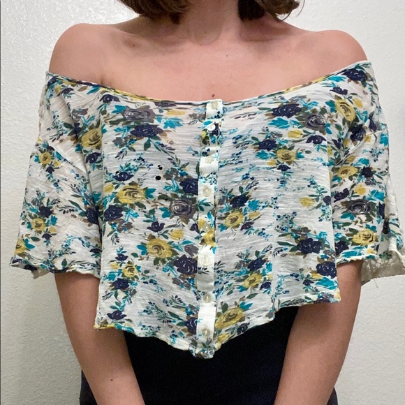 ❌SOLD❌ Kirra Flowy Floral Crop Top - Picture 2 of 7